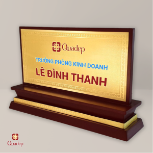 bảng chức danh để bàn quadep