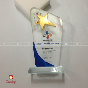 Cúp Lưu Niệm In Logo Công Ty CJ FEED & CARE