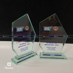 Alternative view of Trophy Lưu Niệm Trường Đại Học Sư Phạm TPHCM