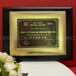 bảng biểu trưng gỗ đồng tri ân nhà đồng hành