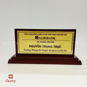 bảng chức danh để bàn tphcm