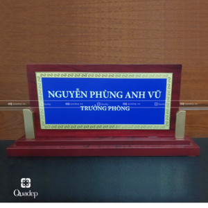 bảng chức danh gỗ đồng để bàn (2)