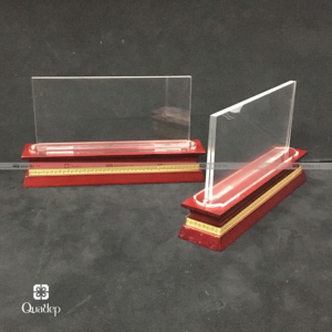 bảng tên chức danh để bàn mica