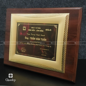 bảng vàng tri ân bằng gỗ đồng (1)
