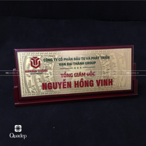 biển chức danh đế gỗ để bàn làm việc