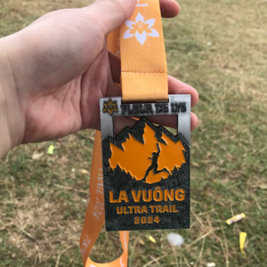 huy chương chạy giải La vuông (1)