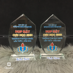 Cúp Lưu Niệm Họp Mặt Cựu Học Sinh