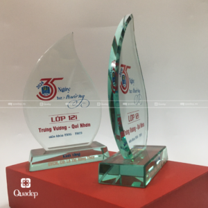 Alternative view of Cúp Lưu Niệm Tri Ân 35 Năm Ngày Ra Trường