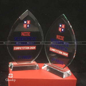 Cúp Lưu Niệm Thủy Tinh In Logo NIIE