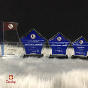 Kỷ Niệm Chương Pha Lê Trường Quốc Tế Blessed