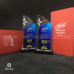 Alternative view of Kỷ Niệm Chương Pha Lê Đẹp In Logo Công Ty Bio