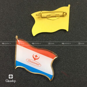 Huy Hiệu Lá Cờ Bay Sơn Nhũ Vàng