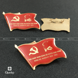 Alternative view of Huy Hiệu Cờ Đảng Mạ Vàng Sang Trọng