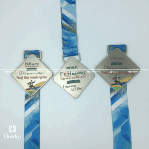 Alternative view of Huy Chương Hình Thoi Mẫu Mới 2026