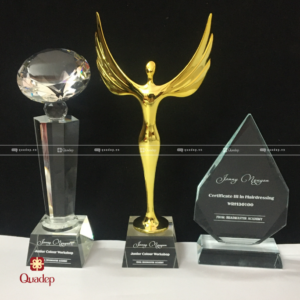 Biểu trưng thủy tinh hình dạng kim cương tại Quadep