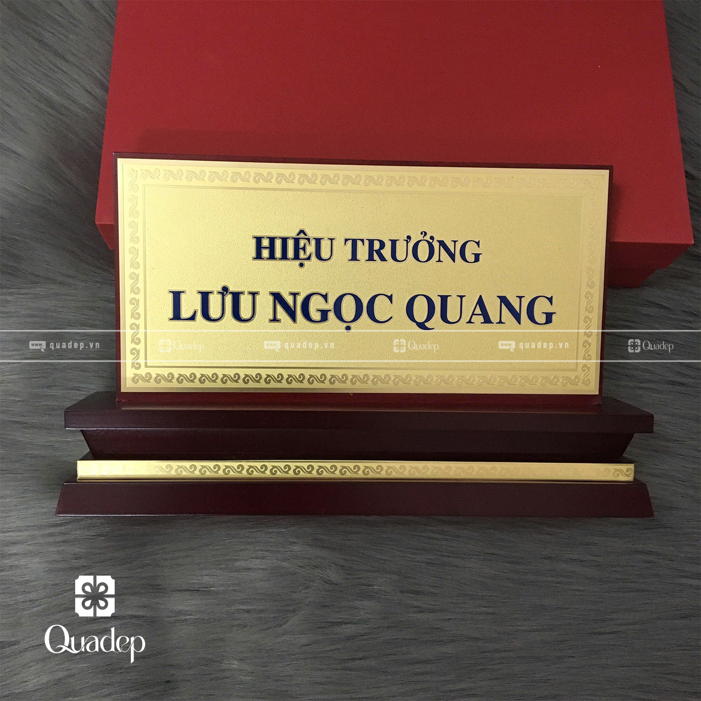 Bảng chức vụ để bàn in khắc theo yêu cầu Quadep - Ảnh 2