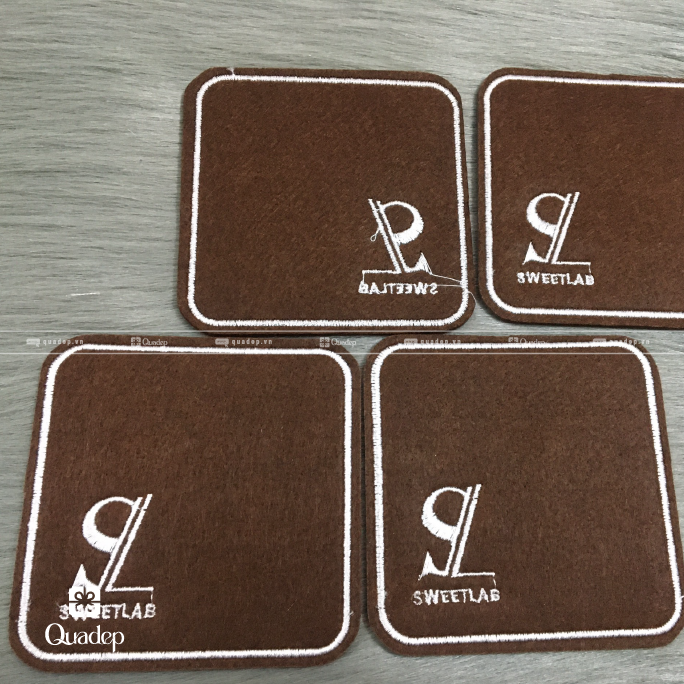 lot-ly-vai-ni-theu-logo-theo-yeu-cau