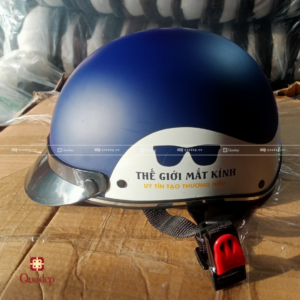 mũ bảo hiểm màu xanh in logo