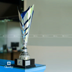 Alternative view of Cúp Lưu Niệm Trao Giải