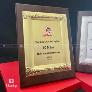 Alternative view of Quà Tặng Biểu Trung Gỗ Đồng - Biểu Trưng Jollibee