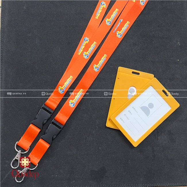 Bộ Dây Đeo Thẻ In Logo Kèm Bao Thẻ Nhựa