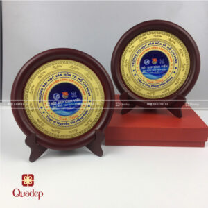 Alternative view of Biểu Trưng Gỗ Đồng Trường Đại Học Văn Hóa TPHCM