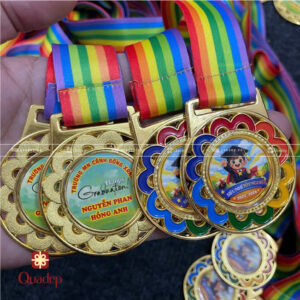 Huy Chương Trẻ Em Tốt Ngiệp