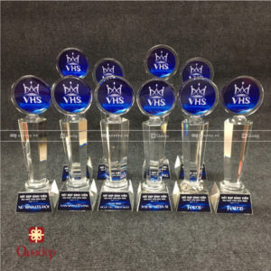 Alternative view of Kỷ Niệm Chương Pha Lê Giải Thưởng Cuộc Thi Sắc Đẹp