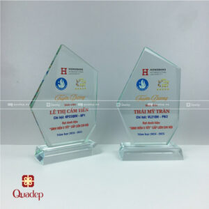 Kỷ Niệm Chương Thủy Tinh Trường Đại Học Quốc Tế Hồng Bàng