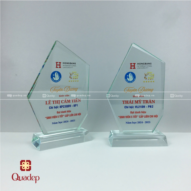 Kỷ Niệm Chương Thủy Tinh Trường Đại Học Quốc Tế Hồng Bàng